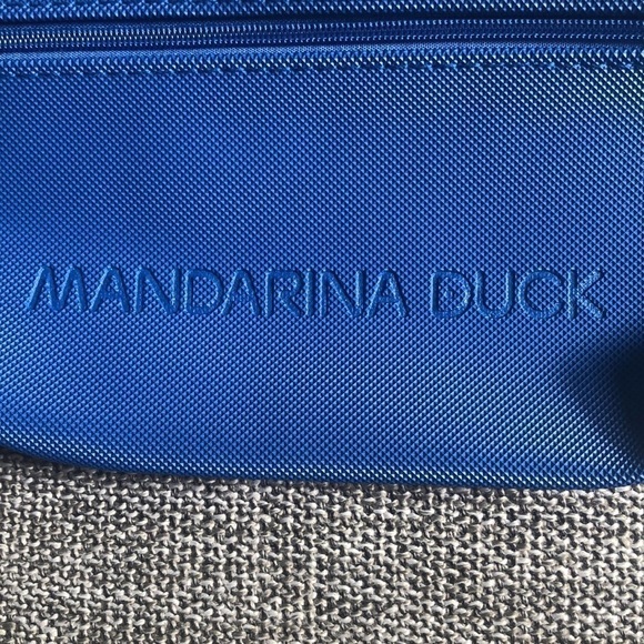 Mandarina Duck Faux Leather Small Makeup Travel Pouch Zippier Royal Blue - Picture 5 of 10